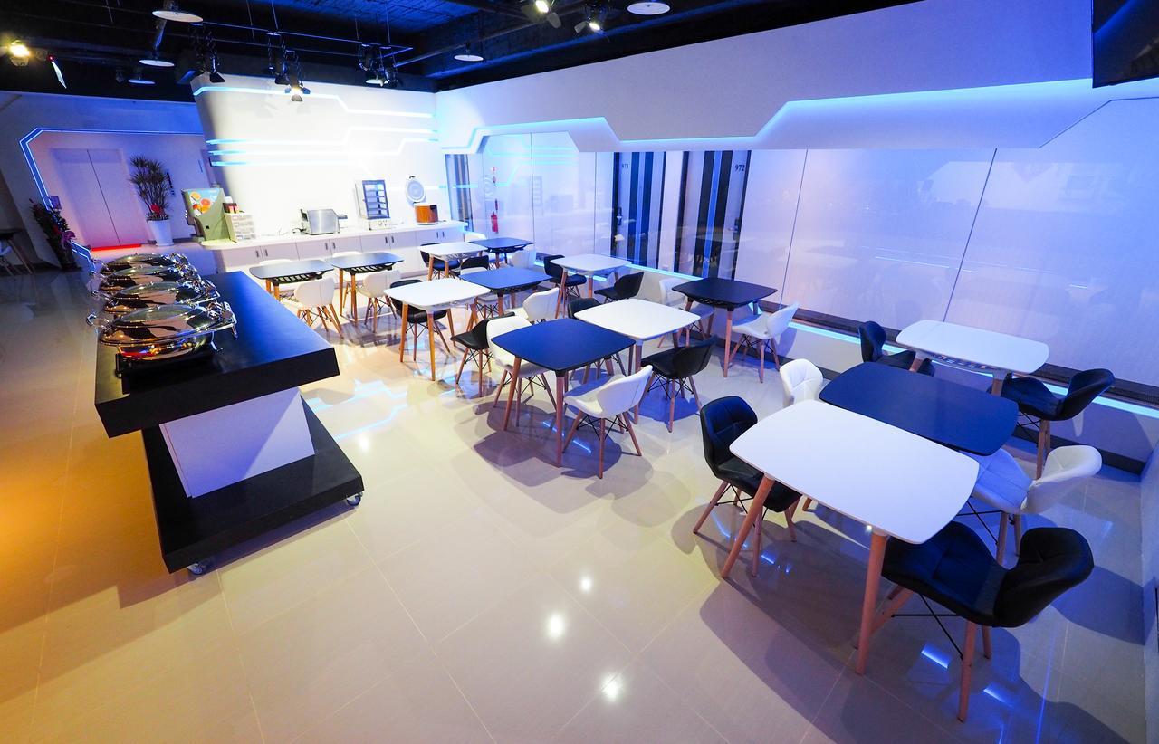 Galaxia Business Hotel Taichung Exterior photo