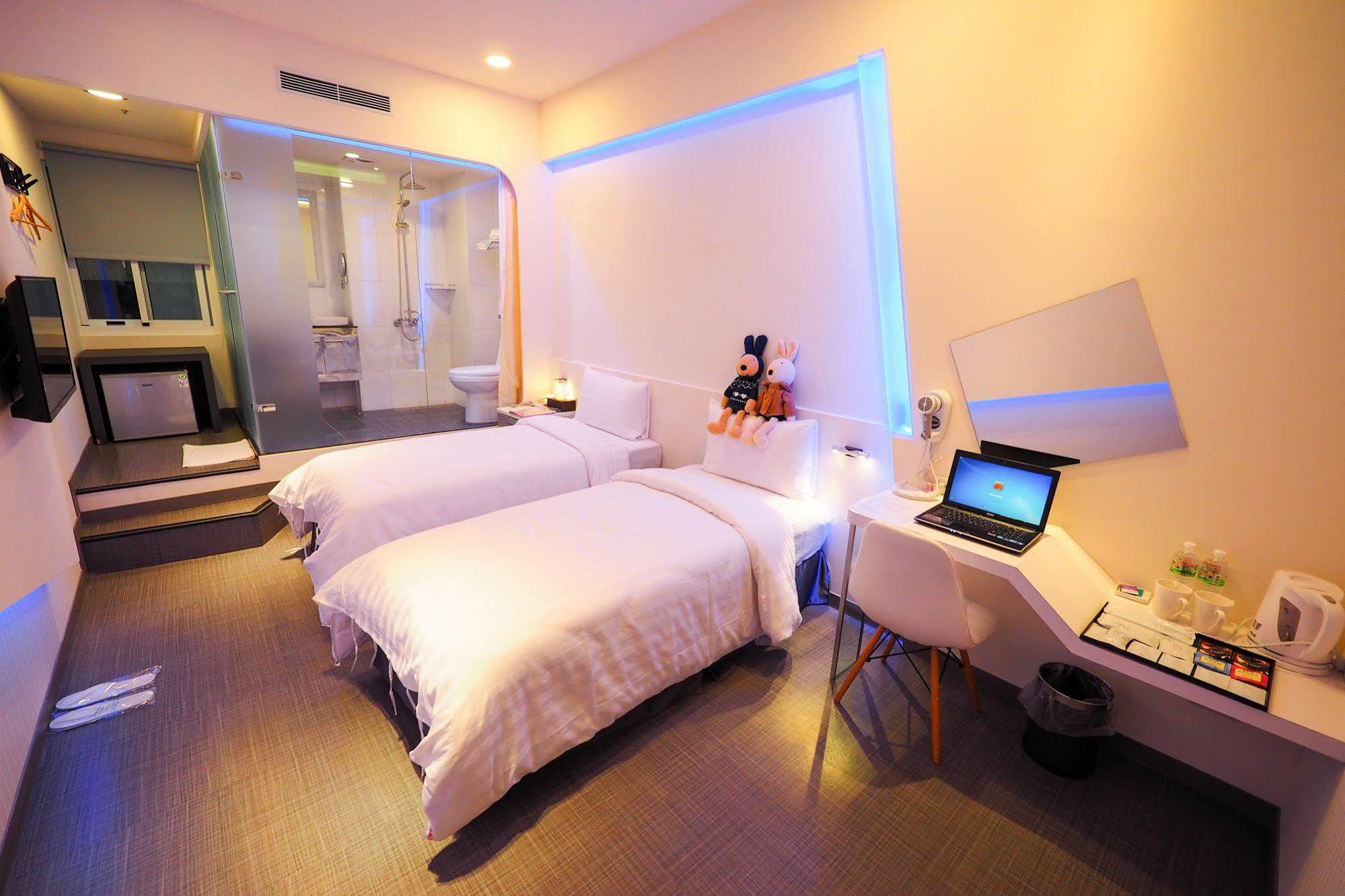 Galaxia Business Hotel Taichung Exterior photo