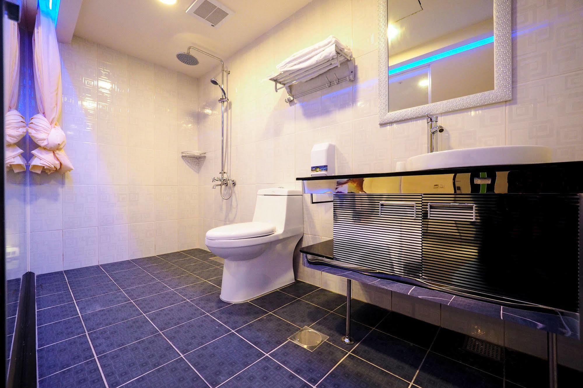 Galaxia Business Hotel Taichung Exterior photo