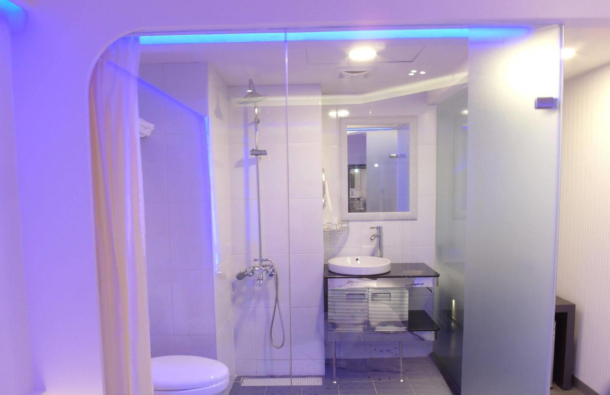 Galaxia Business Hotel Taichung Exterior photo