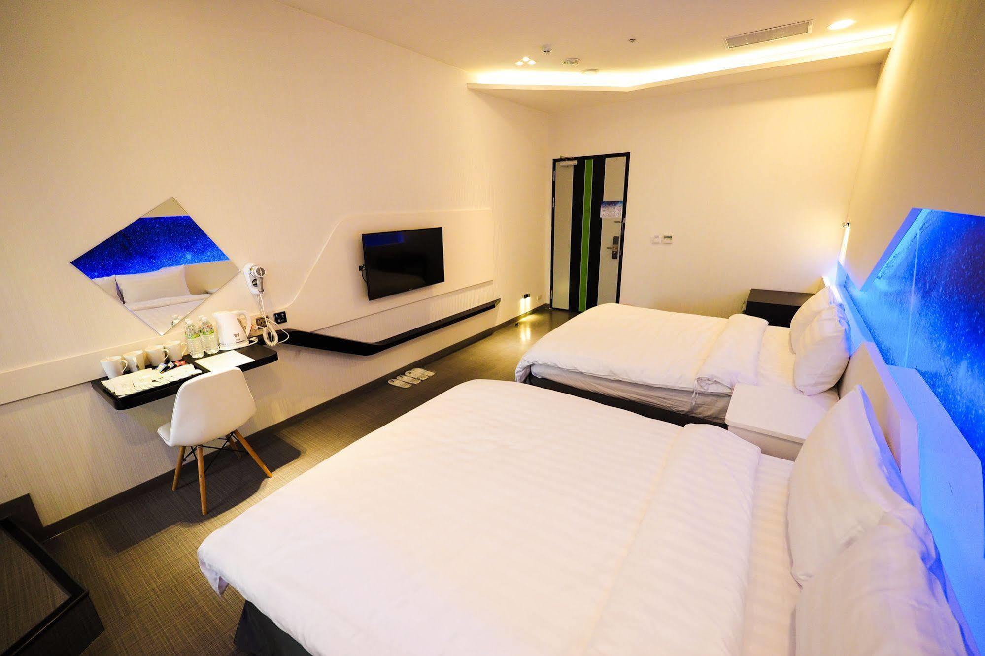 Galaxia Business Hotel Taichung Exterior photo